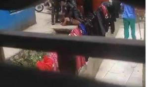 La razón del enfrentamiento entre policías y comunitarios en Moca fue por un punto de drogas