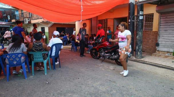 Familiares velan restos de uno de los jóvenes ultimado por la PN en asalto al Banco Popular