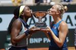 Gauff gana su primer título de dobles al hacer mancuerna con Siniakova en el Abierto de Francia