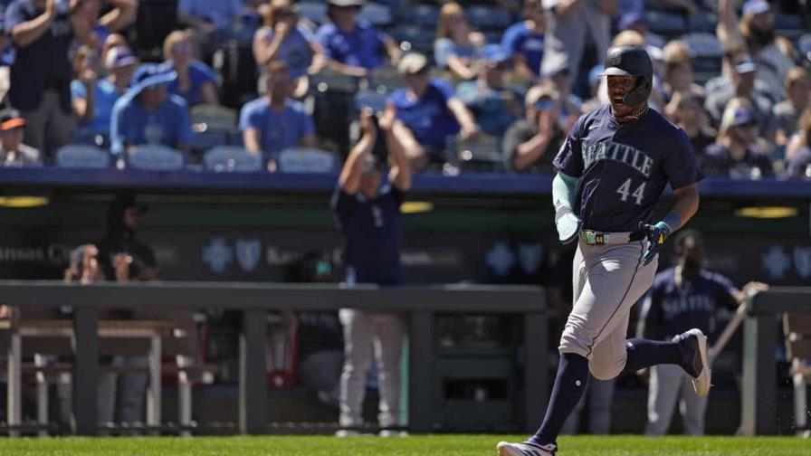 Julio Rodríguez rompe empate con hit en la 10ma; Marineros vencen a Reales