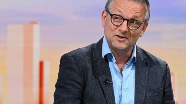 Hallan muerto al presentador británico Michael Mosley en la isla griega de Symi