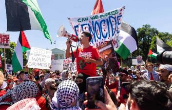 Protesta propalestina rodea la Casa Blanca con una línea roja del pueblo