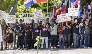Ínfimo grupo de ultranacionalistas protesta contra Diario Libre