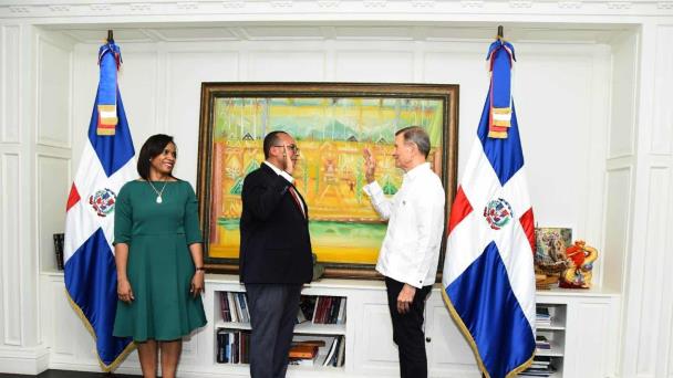 Juramentan a Lorenzo David Ramírez Uribe, nuevo director de Pasaportes