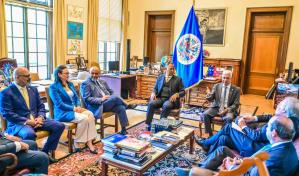 Presidente del Senado dominicano se reúne en la OEA con el secretario Luis Almagro