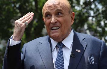 Giuliani es procesado por injerencia electoral en Arizona y le toman una foto policial