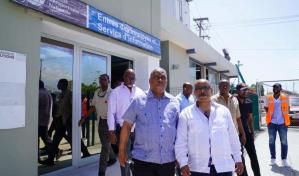 Primer ministro de Haití visita el aeropuerto de Puerto Príncipe