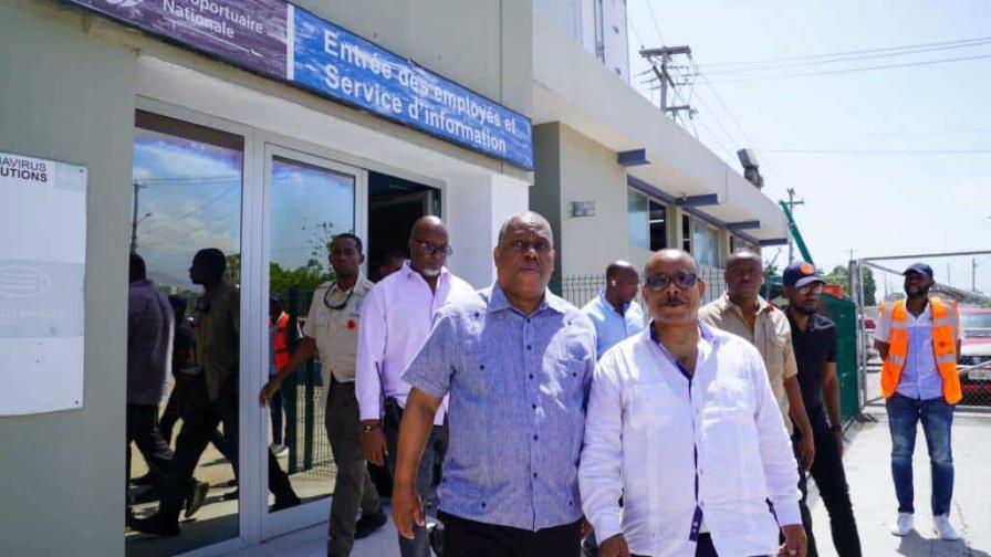 Primer ministro de Haití visita el aeropuerto de Puerto Príncipe