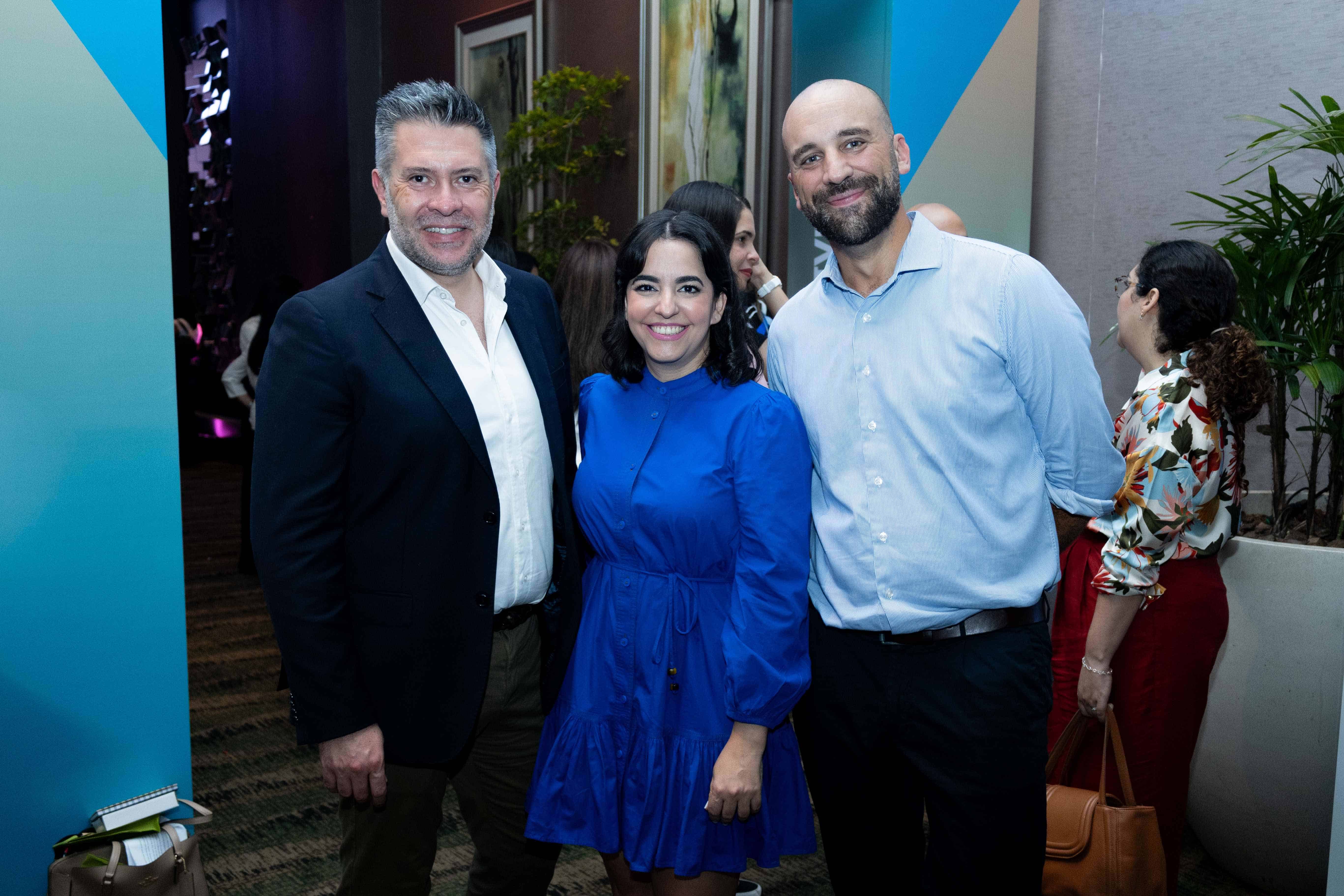Hernan Tello, Elizabeth Díaz y Ezequiel Kiezkaier.