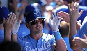 Hunter Renfroe, de los Reales, sufre fractura en dedo gordo tras batear de foul dos veces ante Rodón