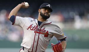 Reynaldo López gana, Bravos vencen 6-2 a Cardenales