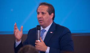 Ministro de Salud suspende y envía a revisión programa sobre igualdad y equidad de género