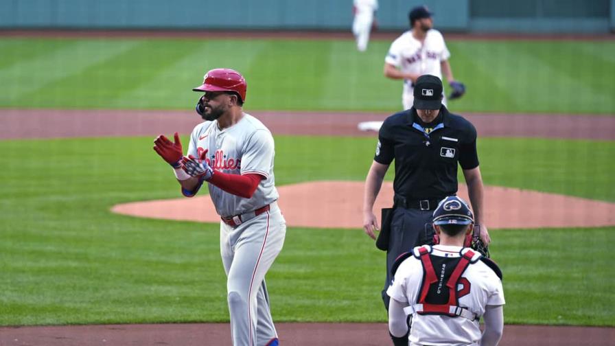 Schwarber pega 2 jonrones en victoria de Filis sobre Medias Rojas