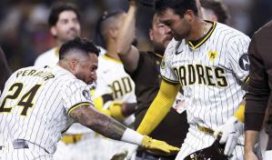 Fernando Tatis extiende su racha; Padres ganan a Atléticos con jonrón de Kyle Higashioka