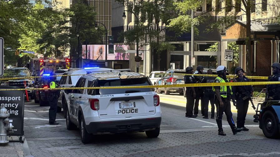 Pistolero deja 3 heridos en un centro comercial en Atlanta antes de ser abatido, dice la policía