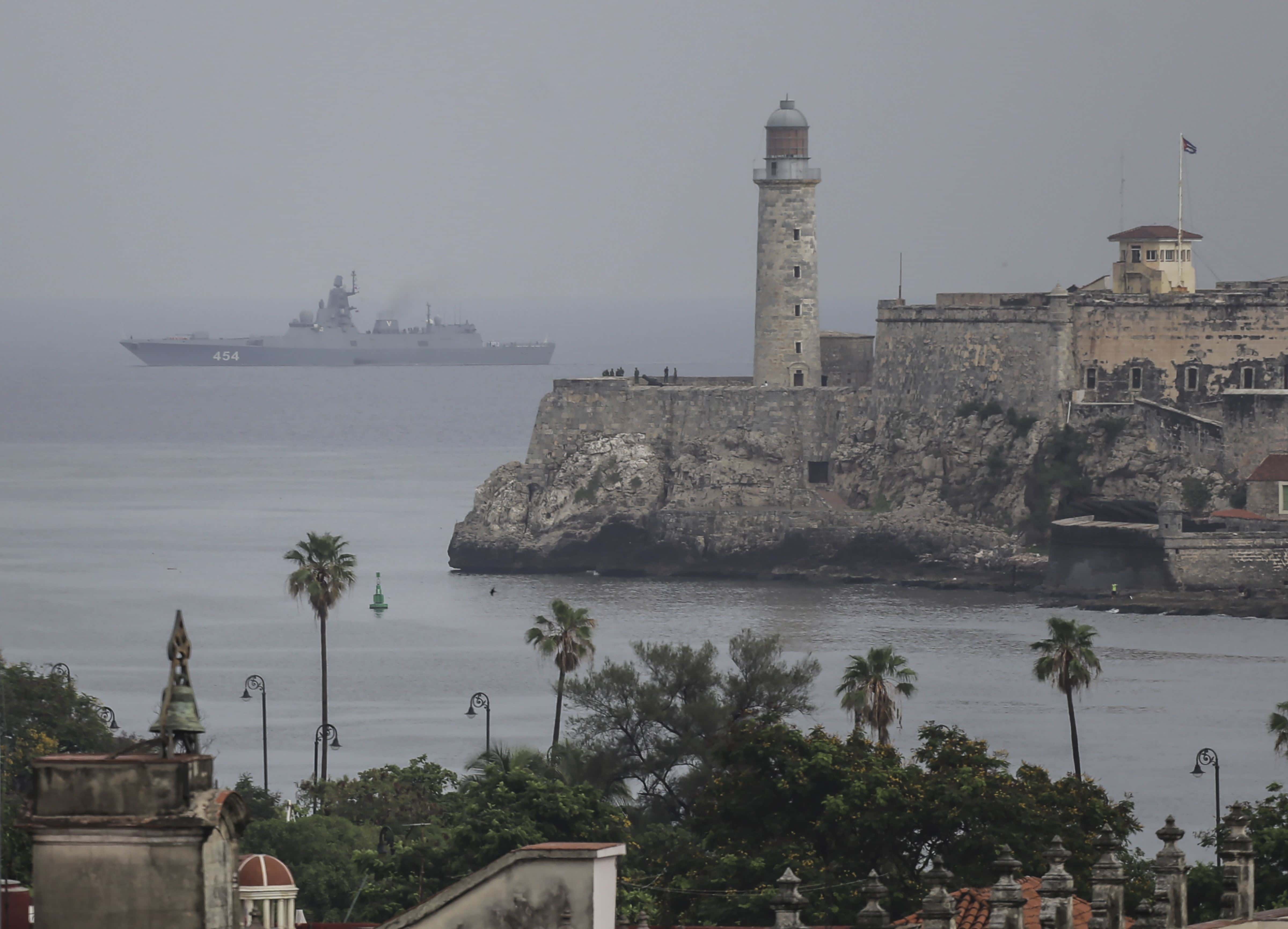 La fragata Almirante Gorshkov de la Armada rusa llega al puerto de La Habana, Cuba, el miércoles 12 de junio de 2024. Una flota de buques de guerra rusos llegó a aguas cubanas el miércoles antes de los ejercicios militares planificados en el Caribe.