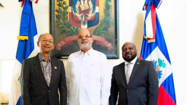 Embajador dominicano se reúne con miembros del Consejo de Transición Presidencial de Haití
