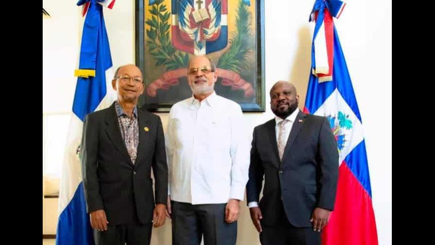 Embajador dominicano se reúne con miembros del Consejo de Transición Presidencial de Haití