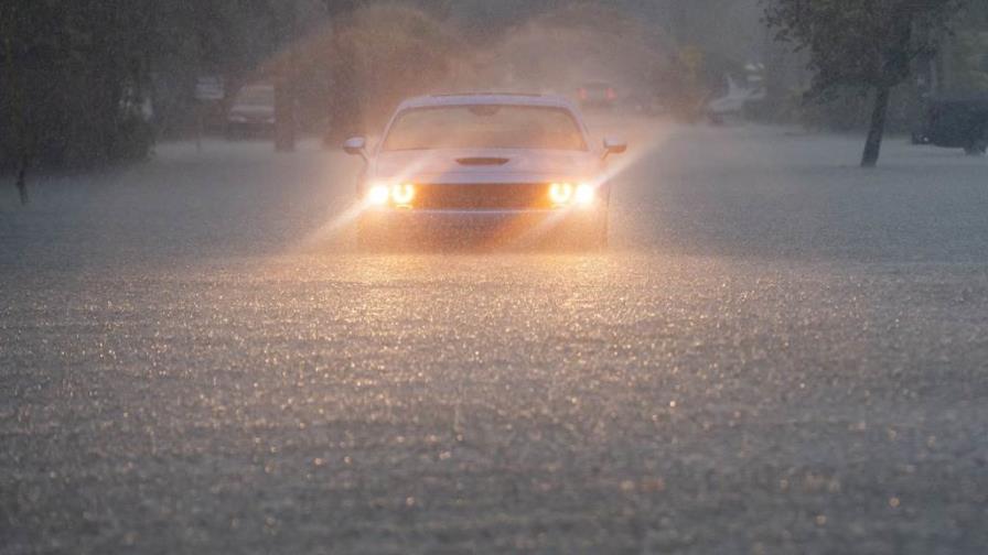 Inundaciones y vuelos cancelados en Florida dejan lluvias que no cesarán hasta el sábado