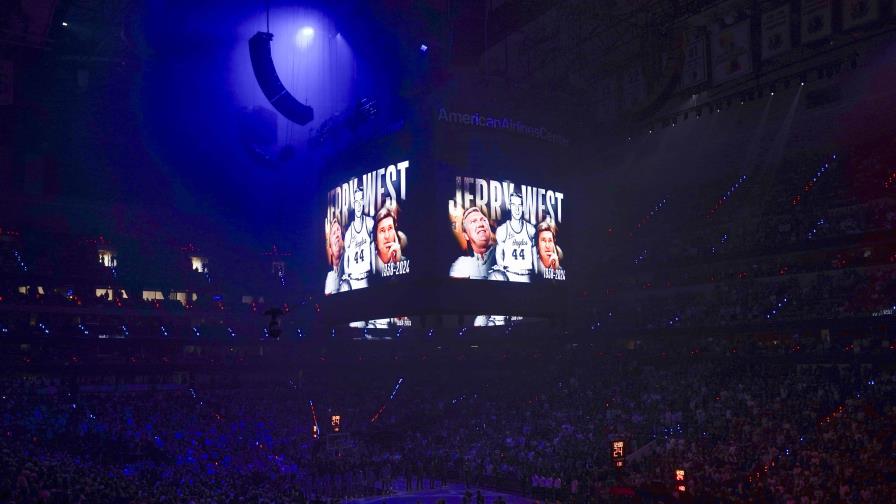 Los Mavs y los Celtics honran a Jerry West con un minuto de silencio