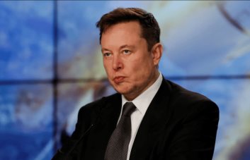 Elon Musk desata la polémica al compartir un video manipulado con IA de Kamala Harris en X