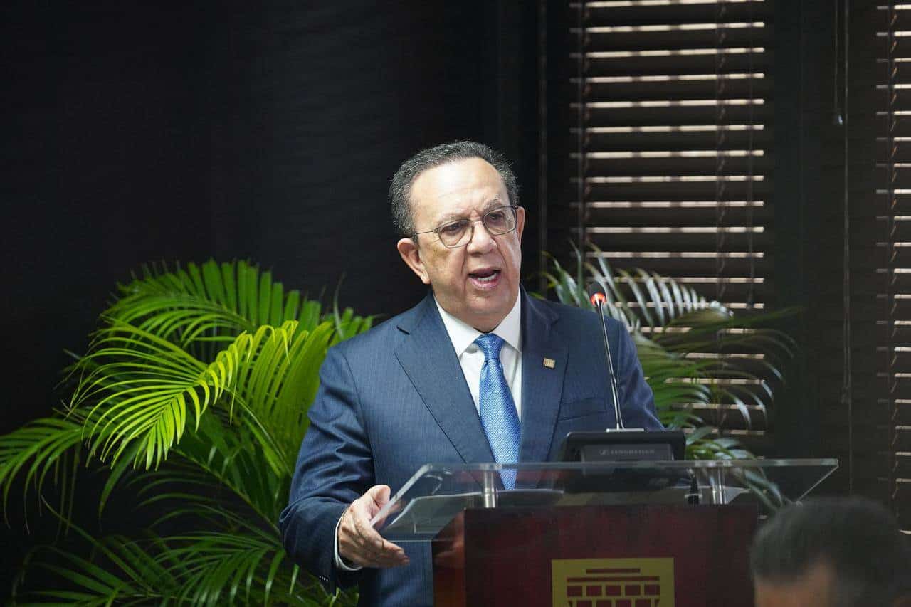 Héctor Valdez Albizu, gobernador Banco Central de la República Dominicana (BCRD).