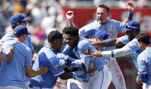 Reales superan 4-3 a Yankees y evitan perder serie por barrida