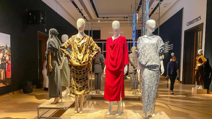 Christies expone el vestuario de Vivienne Westwood antes de venderlo con fines benéficos