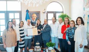 Alcaldía del Distrito Nacional designa a Frank Rainieri como mentor turístico de Santo Domingo