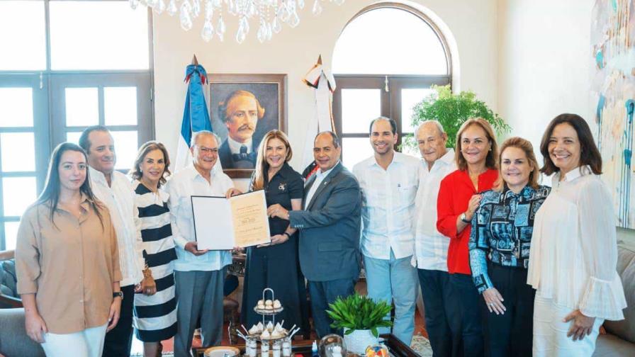 Alcaldía del Distrito Nacional designa a Frank Rainieri como mentor turístico de Santo Domingo