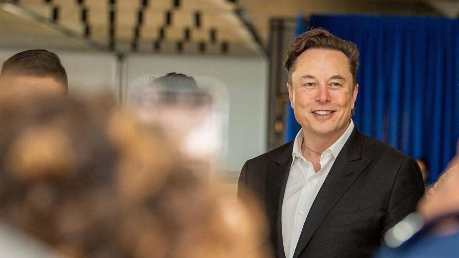 Elon Musk, el hombre que vale 48,000 millones de dólares para Tesla