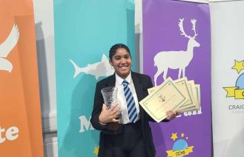 Estudiante dominicana alcanza récords y recibe reconocimiento en colegio de Escocia