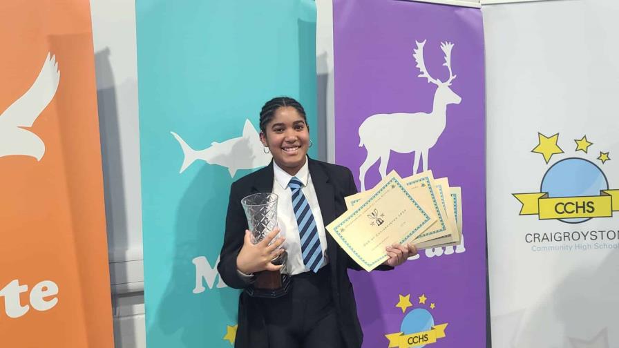 Estudiante dominicana alcanza récords y recibe reconocimiento en colegio de Escocia