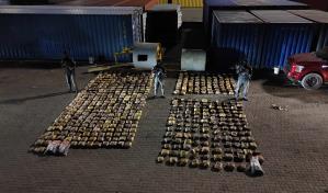 Arrestan dos hombres durante decomiso de más de mil libras de marihuana en Puerto Haina Oriental