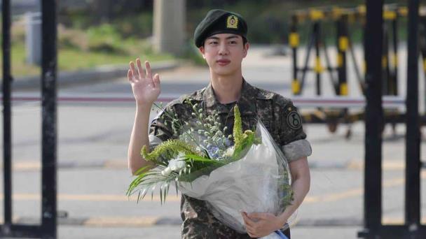 Jin de BTS termina su servicio militar: fans celebran su regreso