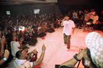 Rapero Wilmer Roberts enciende al público en su concierto