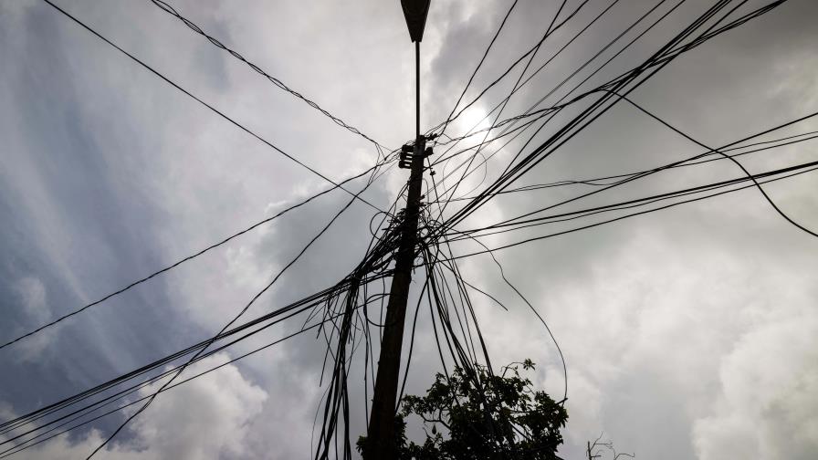 Puerto Rico restablece servicio eléctrico en mayoría de zonas afectadas por apagón