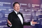 Elon Musk confirma que ha retrasado el lanzamiento del robotaxi para cambiar su diseño