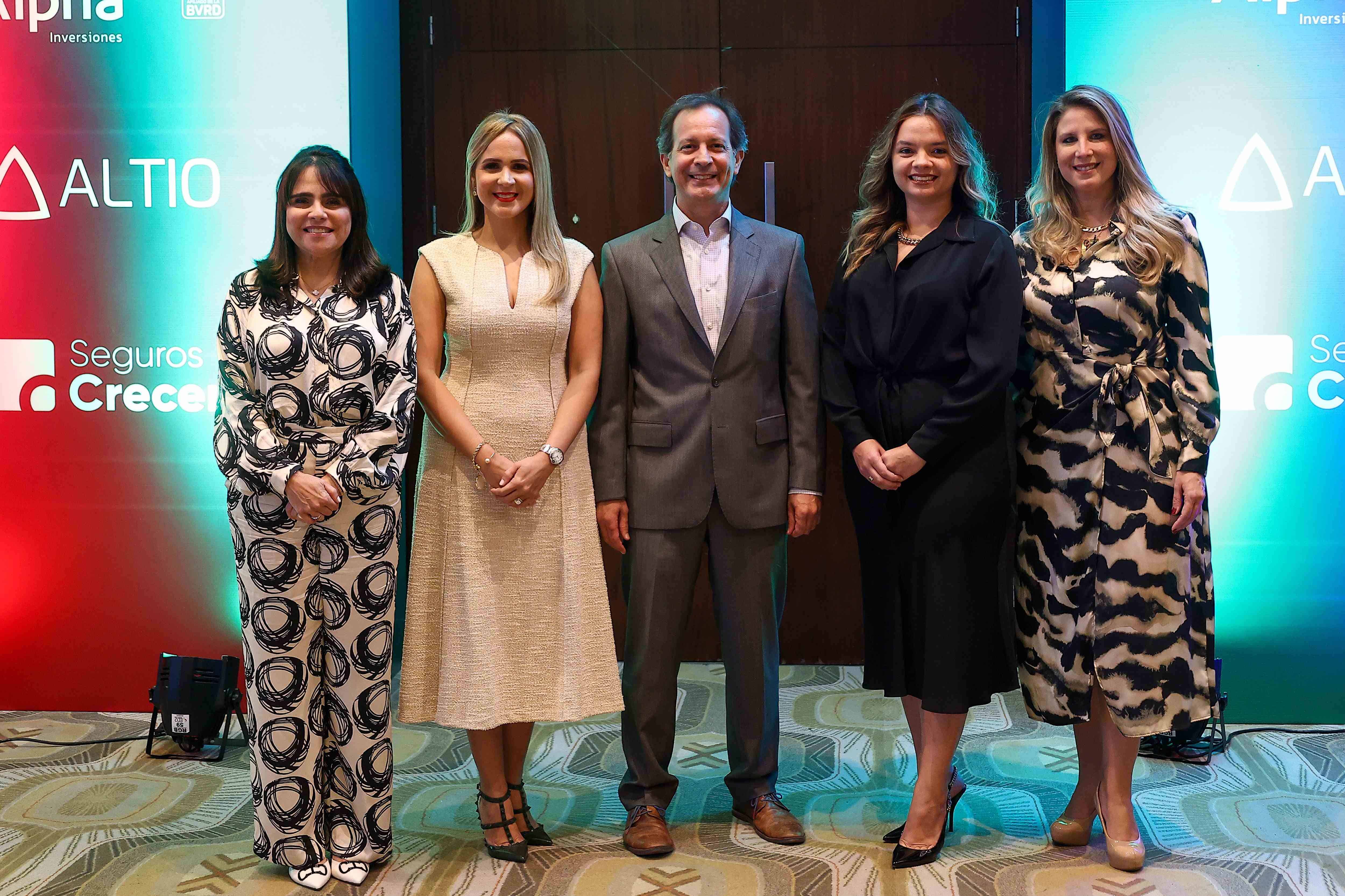 Nina D Agostini, Gina Cordero Pujals, Santiago Camarena, Eliza Sánchez y Geraldine Rahn Pinto.