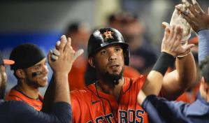 Astros dan de baja a José Abreu a la mitad de su contrato de 3 años