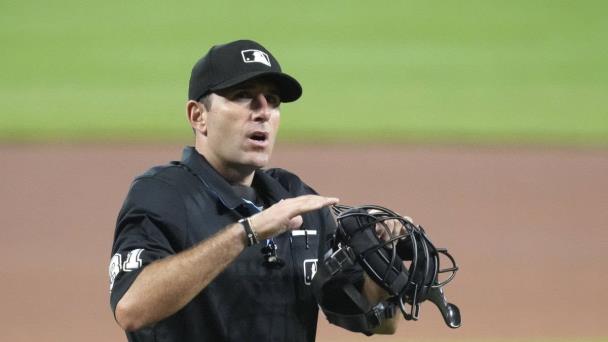 Arbitro de Grandes Ligas es disciplinado por vinculación a apuestas