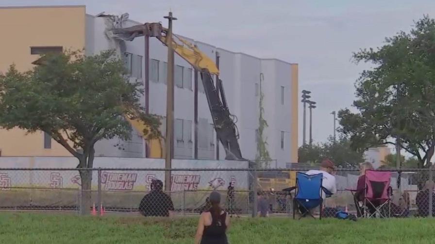 Comienza la demolición del edificio donde murieron 17 personas en tiroteo de Parkland