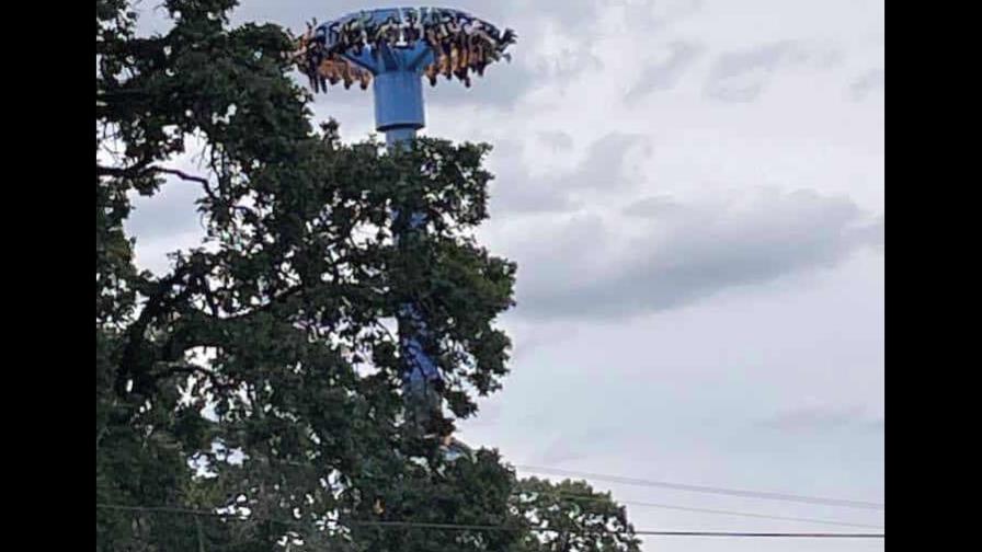 Rescatan a 30 personas atrapadas en juego mecánico en parque de atracciones de Oregon