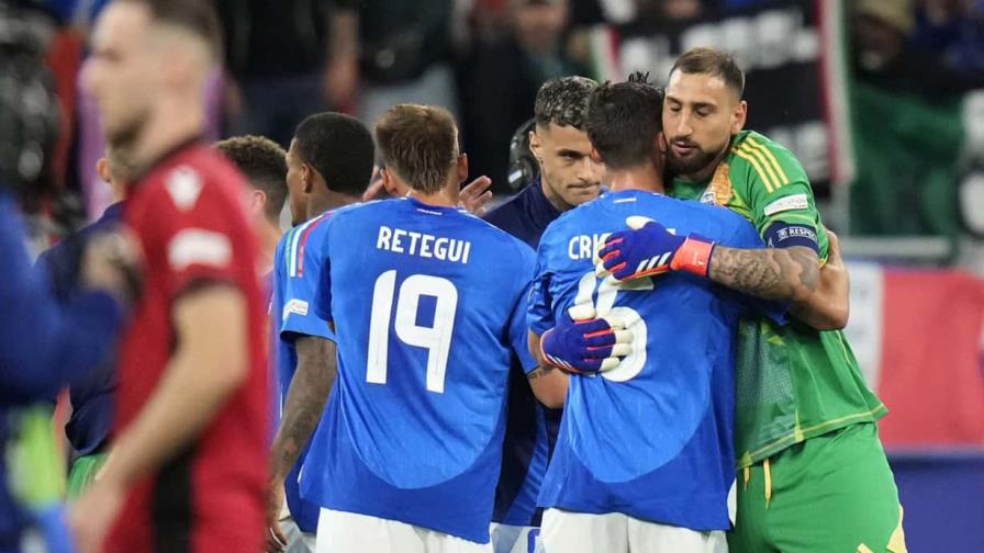 Italia remonta tras recibir un gol a los 23 segundos y vence 2-1 a Albania en la Euro