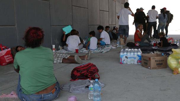 Justicia de EE.UU. aumenta las acusaciones penales por delitos de inmigración