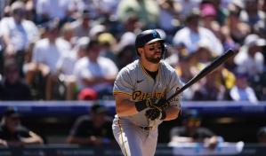 Triolo y Delay se combinan para producir cinco carreras en la sexta, Piratas ganan 8-2 a los Rockies