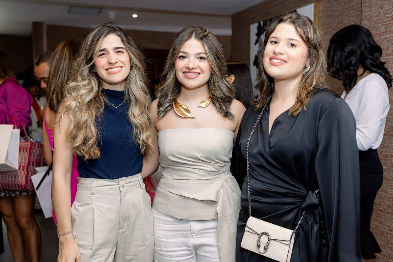 Gina Marra, Claudine Reyes y Aura González.