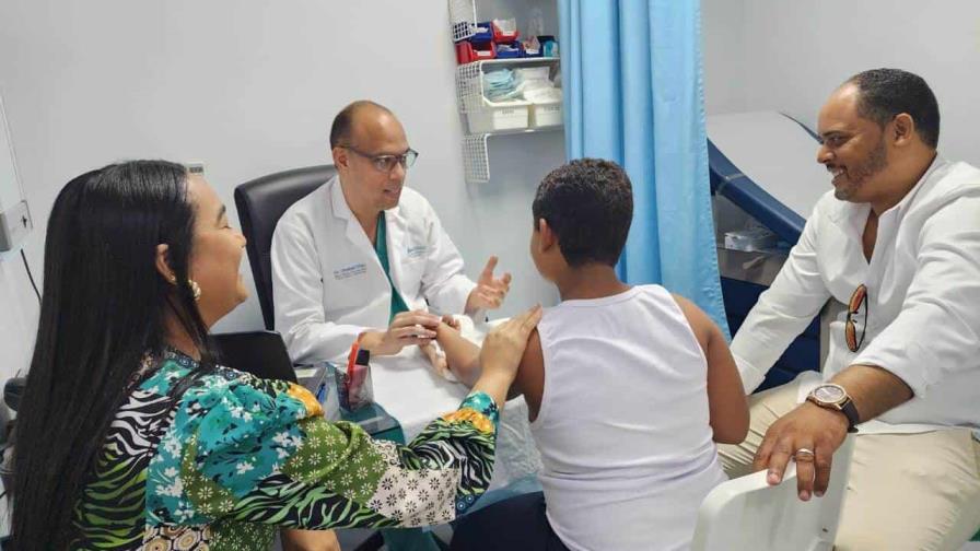 Clínica dominicana reimplanta dedo a un niño de ocho años