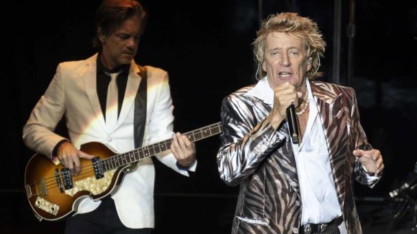 Rod Stewart, abucheado por apoyar a Ucrania en la ciudad de Leipzig durante un concierto
