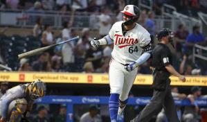 Mellizos barren a los Atl&eacute;ticos al ganar el segundo de la doble cartelera 8-7 con jonr&oacute;n de Miranda